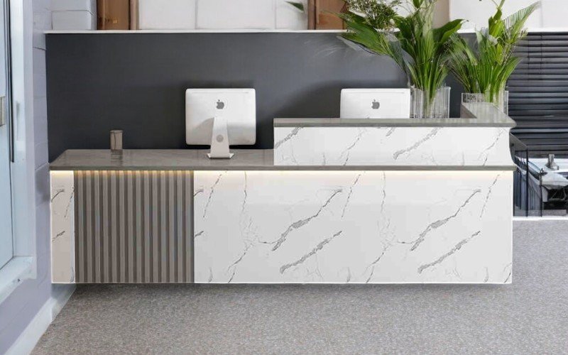 Mẫu quầy lễ tân đẹp hiện đại sang trọng