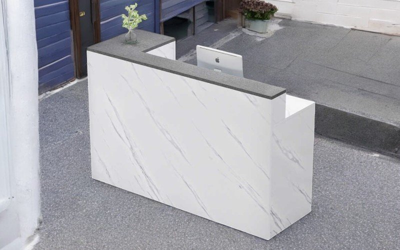 Bước bảo quản quầy lễ tân bền lâu
