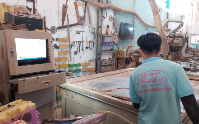 Thợ mộc cắt ván cnc
