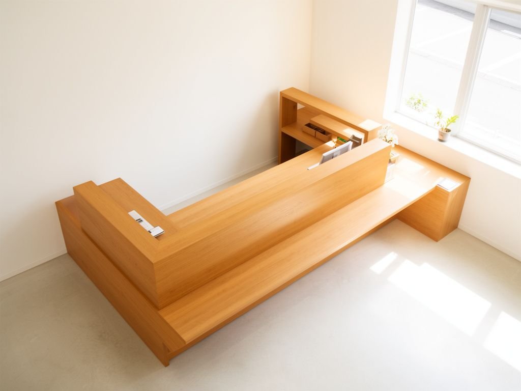 Bố cục quầy lễ tân nhìn từ trên xuống trong văn phòng hiện đại