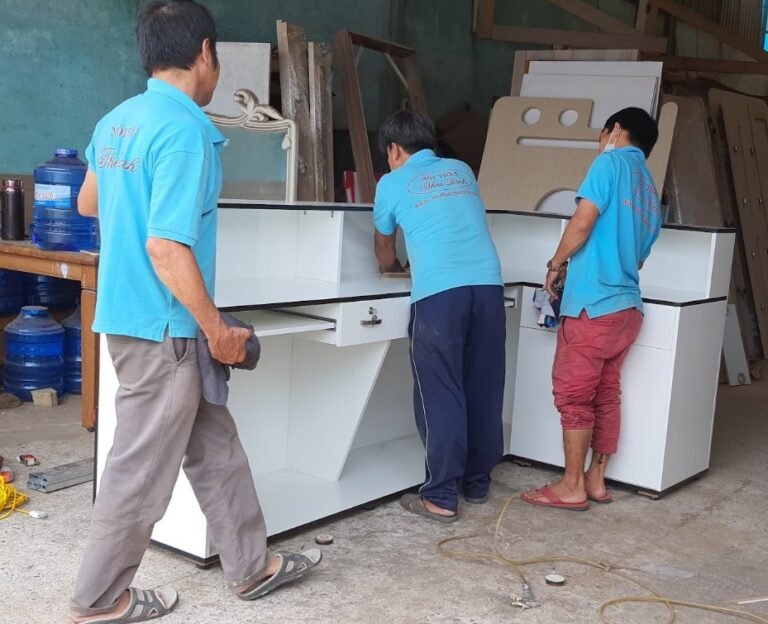 Quầy tiếp tân nhà hàng cao cấp